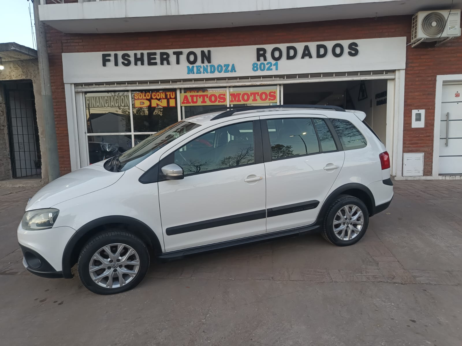 VOLKSWAGEN  SURAN CROSS 