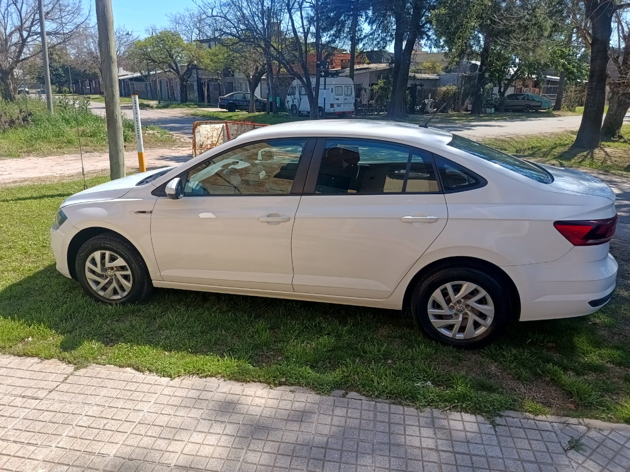 VOLKSWAGEN  VIRTUS 